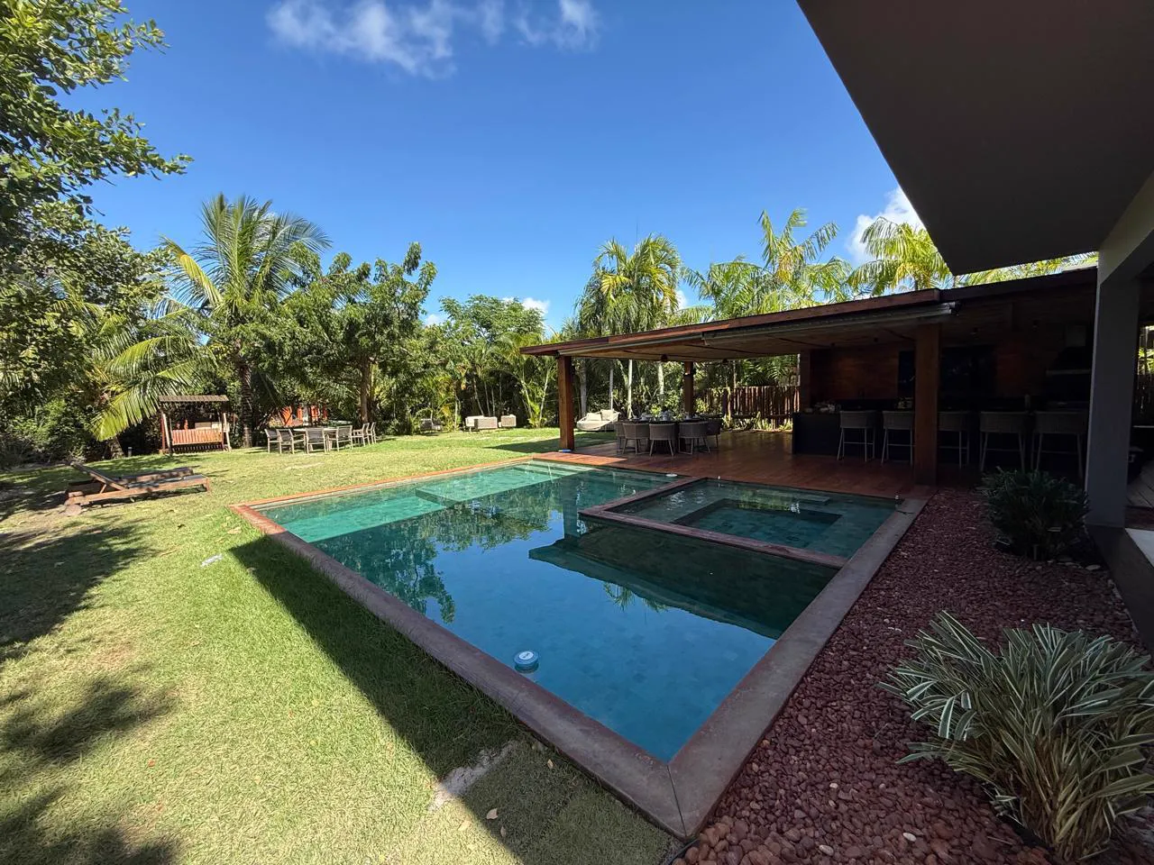 Deck e jardim da Casa 318